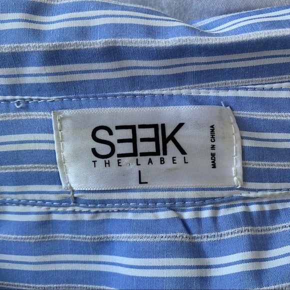 Off-the-shoulder top seen on Kendall Jenner - Picture 6 of 7